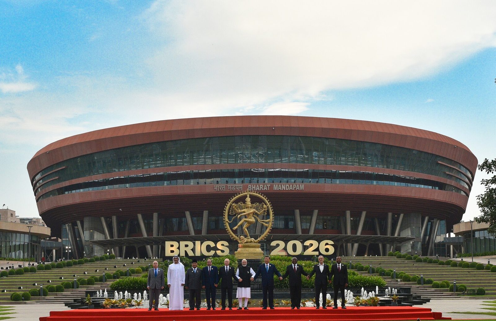 Wspólne zdjęcie przywódców przed Bharat Mandapam w Nowym Delhi, 12 września 2026. Fot. Prime Minister's Office / Press Information Bureau, Wikimedia Commons, GODL-India