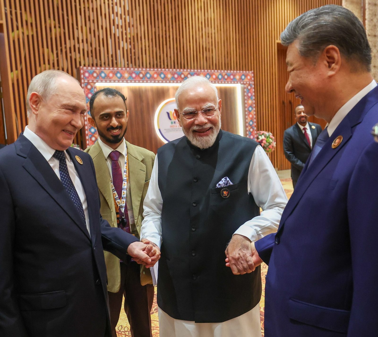 Narendra Modi z Władimirem Putinem i Xi Jinpingiem podczas XVIII szczytu BRICS w Bharat Mandapam, 12 września 2026. Fot. Prime Minister's Office / Press Information Bureau, Wikimedia Commons, GODL-India