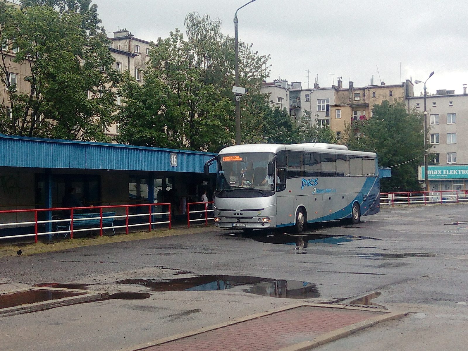 Dworzec autobusowy. Zdjęcie ilustracyjne. Fot. Kamil Czaiński / Wikimedia Commons, CC BY-SA 4.0
