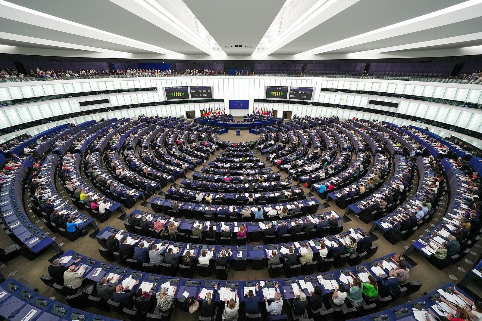 Sala obrad Parlamentu Europejskiego w Strasburgu. To tu 1 października ma zapaść głosowanie nad okrojoną wersją uproszczeń. Fot. European Parliament / Wikimedia Commons, CC BY 2.0
