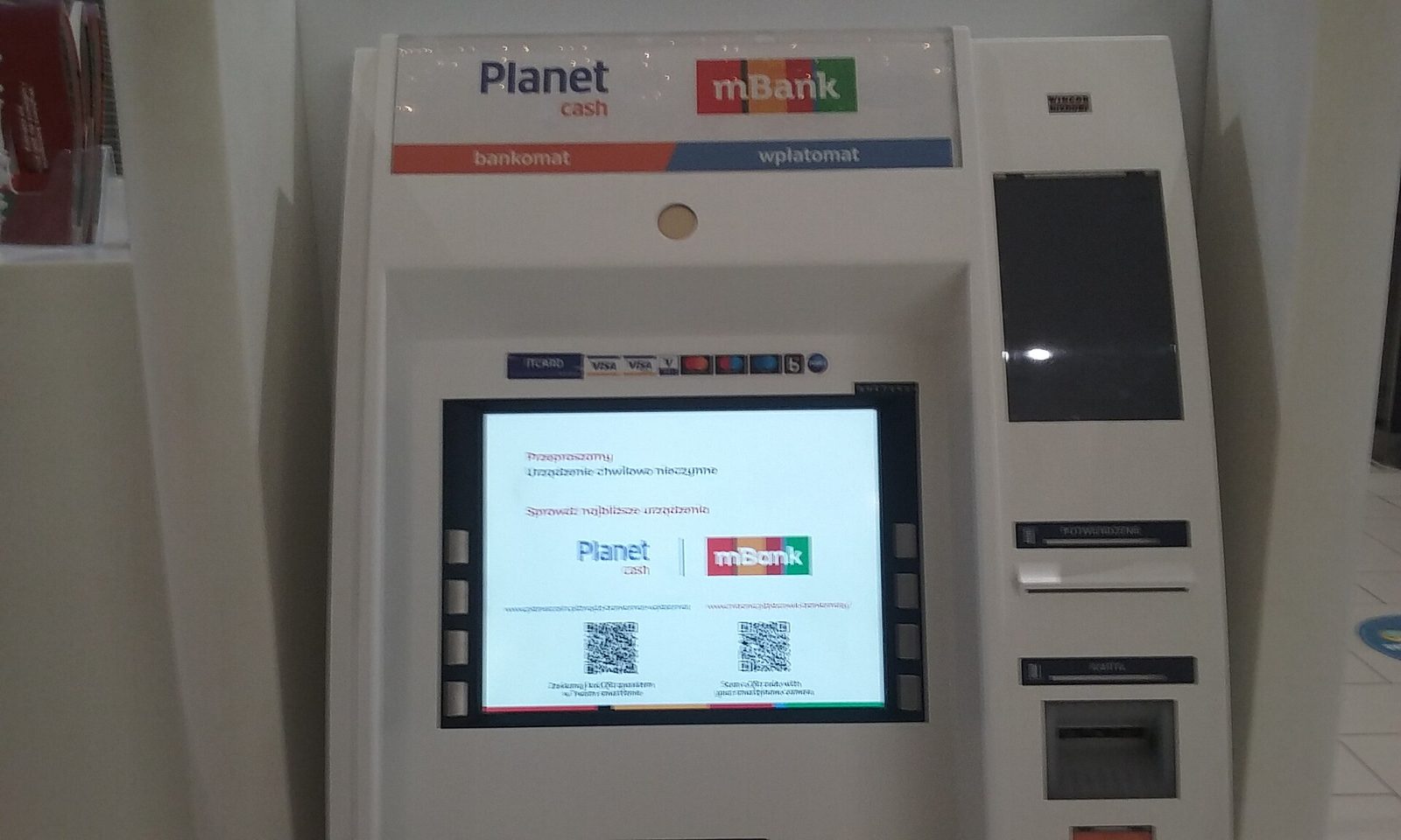 Urządzenie Planet Cash w Tomaszowie Mazowieckim — bankomat i wpłatomat w jednym. Dokładnie takich maszyn dotyczy propozycja resortu sprawiedliwości. Fot. WrS.tm.pl / Wikimedia Commons, CC0