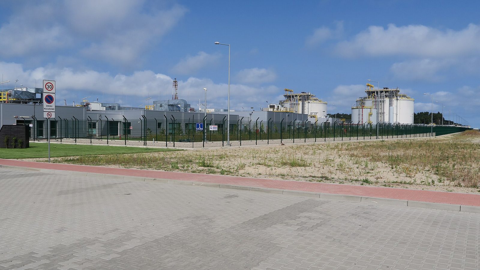 Terminal LNG w Świnoujściu, sierpień 2016. Fot. Maciek Kwiatkowski / Wikimedia Commons, CC BY-SA 4.0
