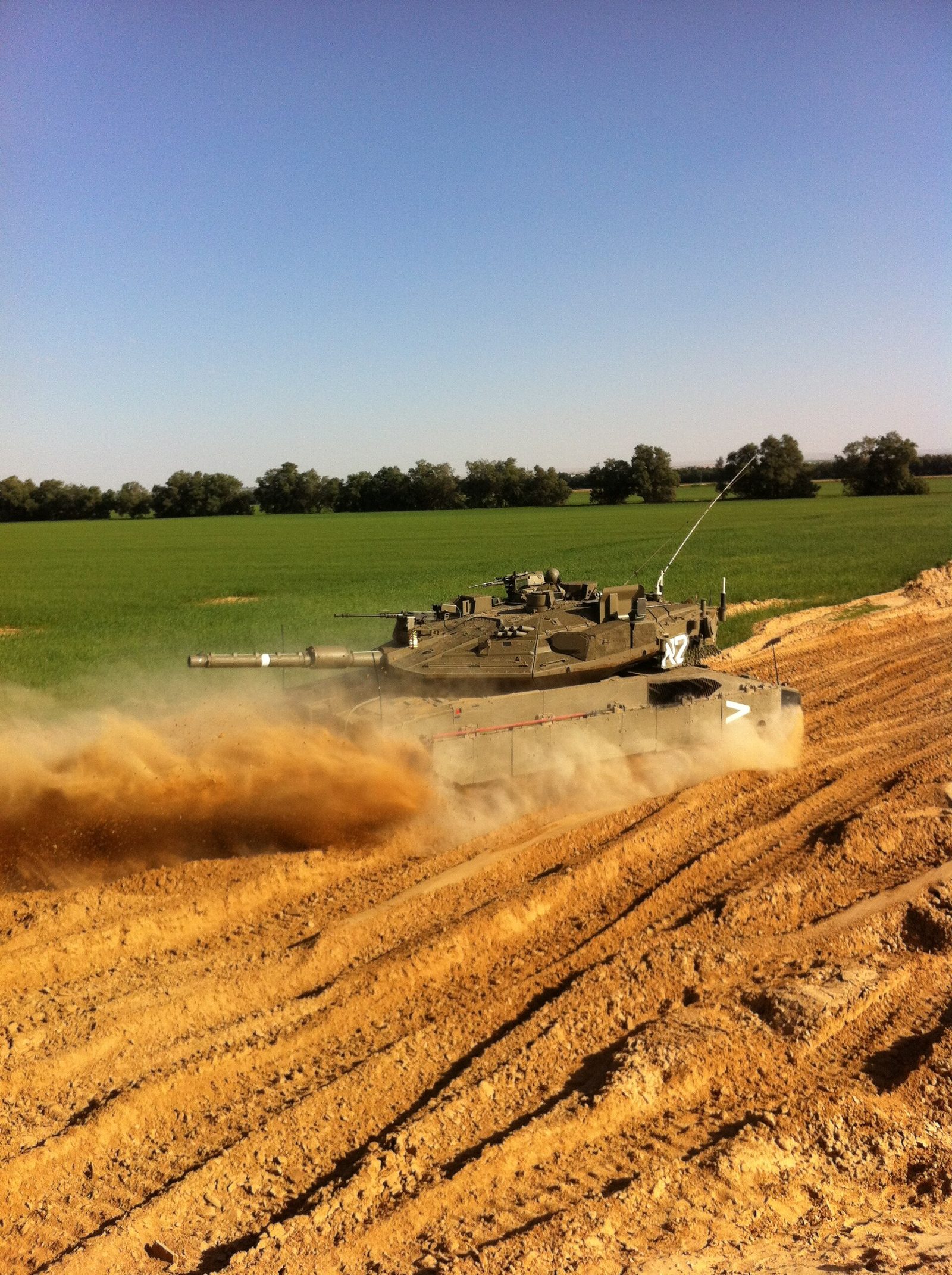 Patrol pancerny na granicy ze Strefą Gazy. Fot. Israel Defense Forces / Wikimedia Commons, CC BY-SA 2.0