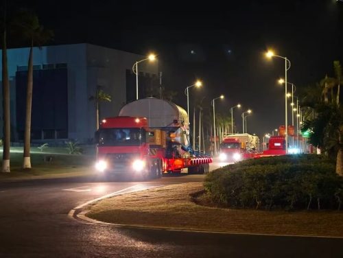 Konwój z elementami sondy Chang'e 7 w drodze na kosmodrom Wenchang. Fot. materiały prasowe China Manned Space